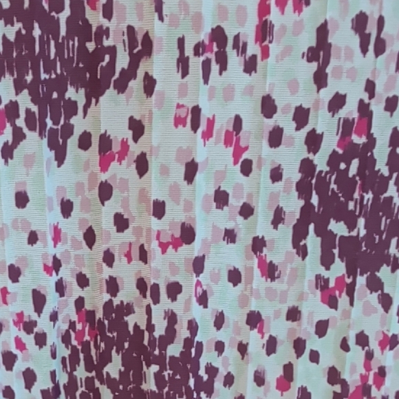 Elegant Pink and White Patterned Blouse - Picture 4 of 5